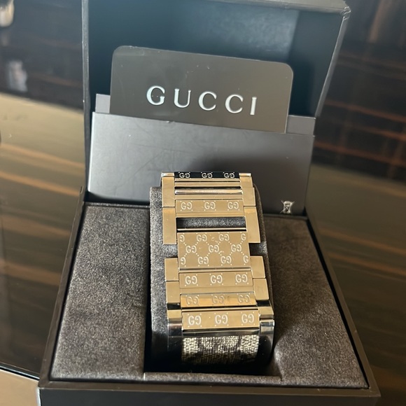New Authentic Gucci bracelet watch! Twirls from watch to bracelet - Picture 2 of 12